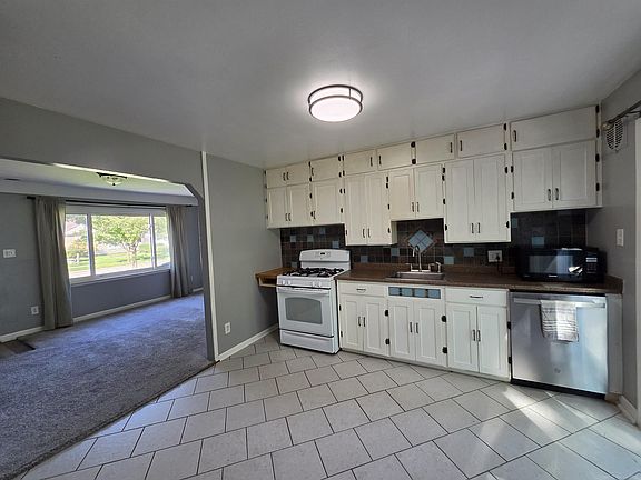 2nd image of 26640 Clancy St