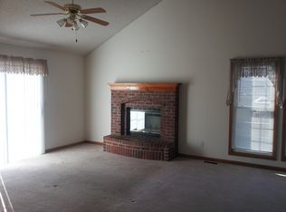 505 Bayside Ct, Smithville, MO 64089
