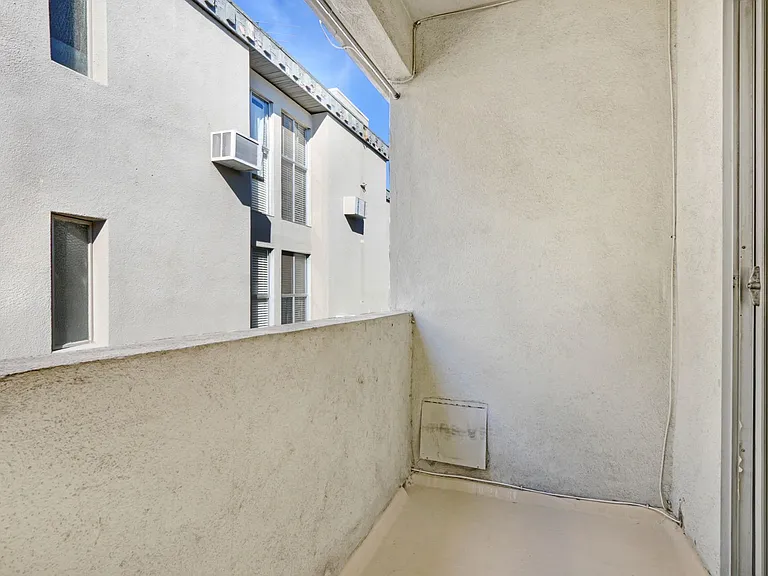 1705 Purdue Ave in West LA - near Sawtelle restaurants — Photo 8