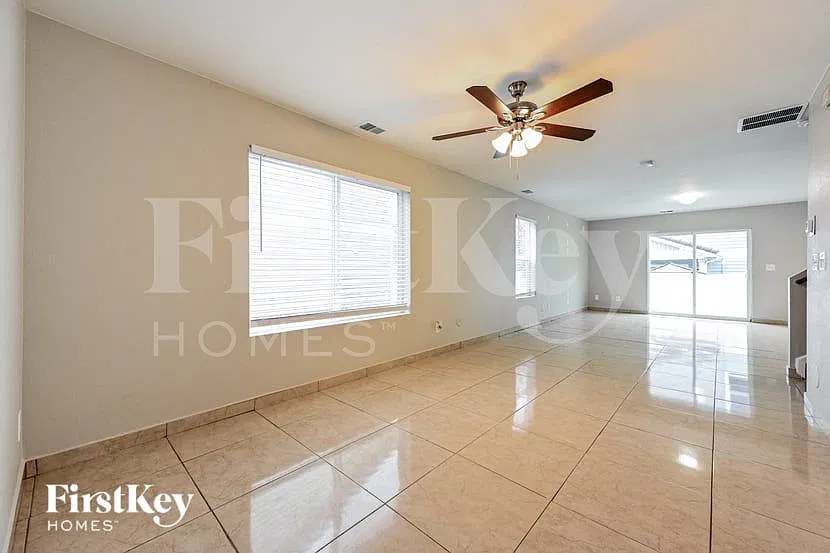 4 bed, 2.5 bath, 1973 sqft, $3,425 — Photo 3
