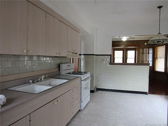 4th image of 231 Campbell Ave #233