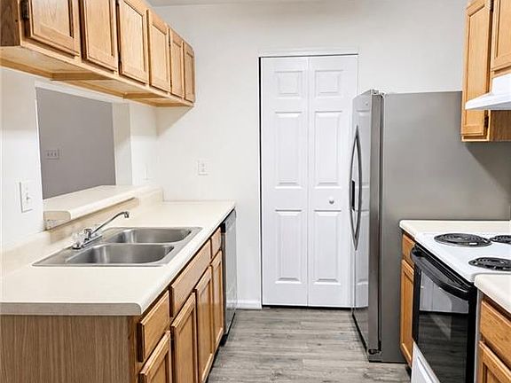 4th image of 158 Squire Reach