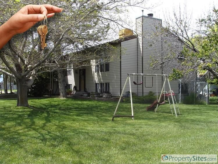 1st image of 211 Country Club Dr