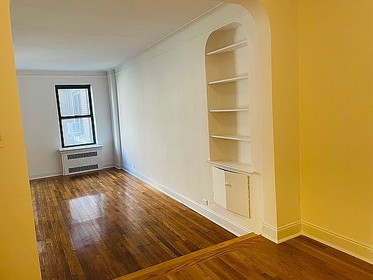 2nd image of 3240 Henry Hudson Pkwy E #3F