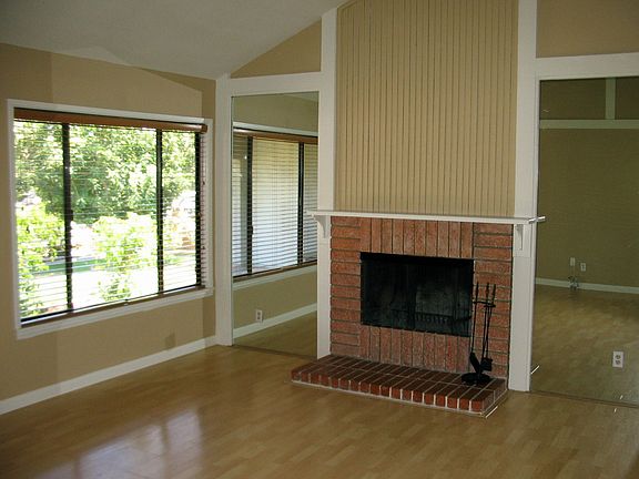 4th image of 78 E Bonita Dr