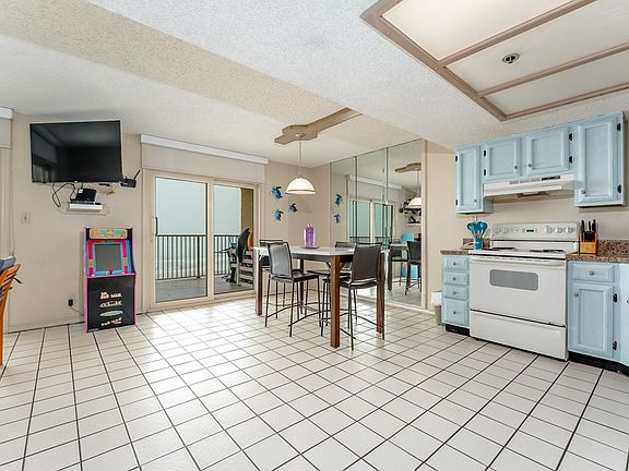 3rd image of 5600 Gulf Blvd #302