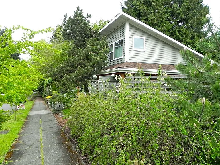 SE Belmont St — Photo 6