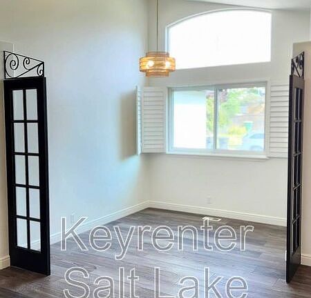 4th image of 697 W Krista Ct