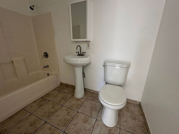 5th image of 405 E Esther St #407-1/2