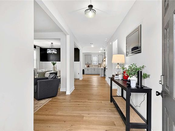 4th image of 3481 Jasmine Way SW