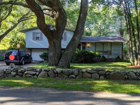 7 Nichols Rd, Kingston, RI 02881