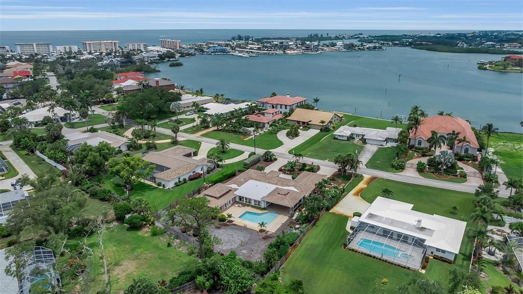 609 Laguna Dr, Venice, FL - View 3