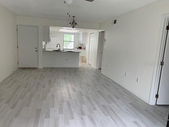 3rd image of 504 Meadow Ln #2