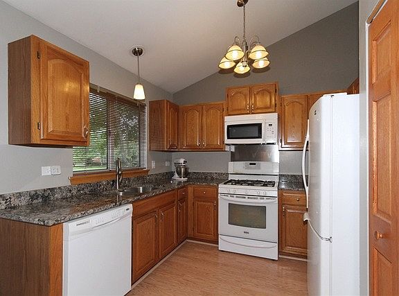 4th image of 1631 Fairfax Ln