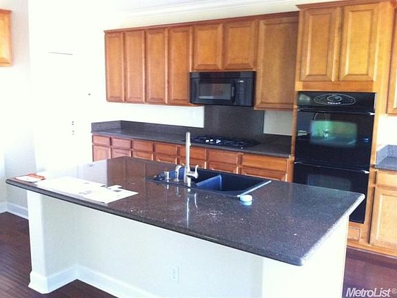 4th image of 1066 Montague Ln