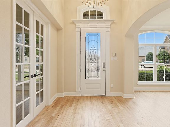 3rd image of 6001 Madeline Ln