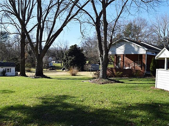 2nd image of 4000 Nancy Dr