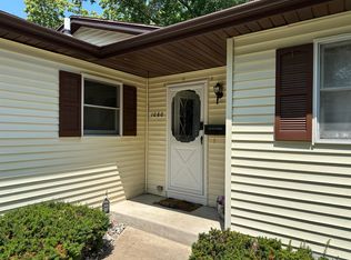 1060 Walnut Grove Dr, Muskegon, MI 49441