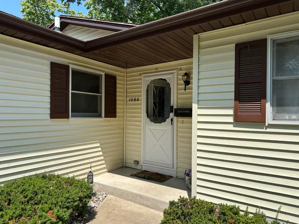 1060 Walnut Grove Dr, Muskegon, MI 49441