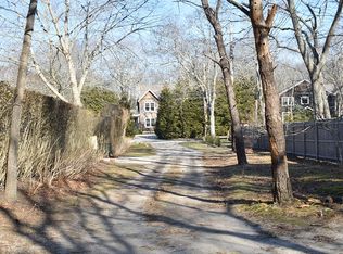 15 W Gate Rd, Wainscott, NY 11975