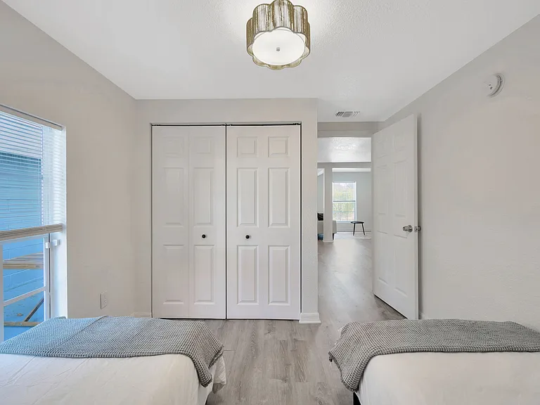 1215 E New Orleans Ave — Photo 17