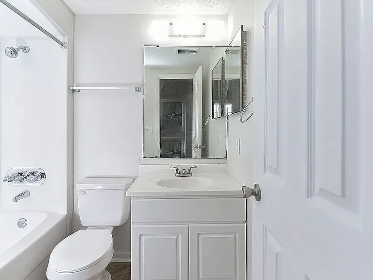 2009 Greene St #302 — Photo 8