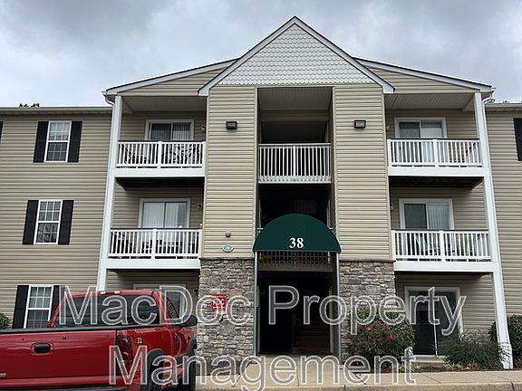 2nd image of 38 White Pine Cir APT 100