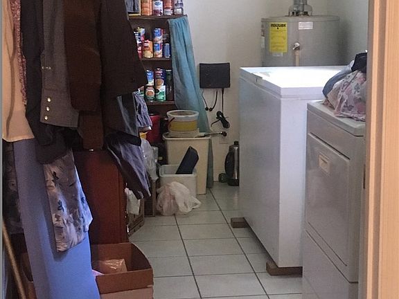 4th image of 475 Austin Cir