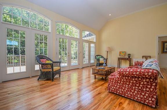 4th image of 101 Lands End Ct