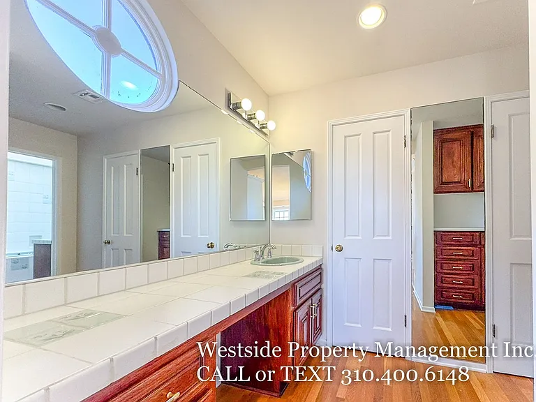 2445 22nd St — Photo 30