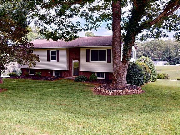 2nd image of 292 Forest Knoll Dr