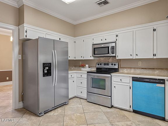 5th image of 559 Esplanade Dr