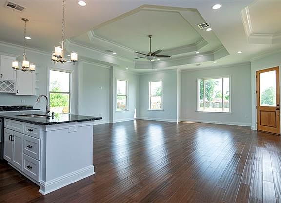 5th image of 405 Chinchilla Dr