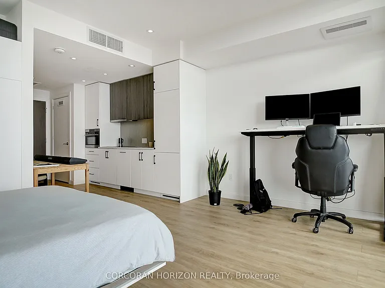 741 King St W #1710 — Photo 18