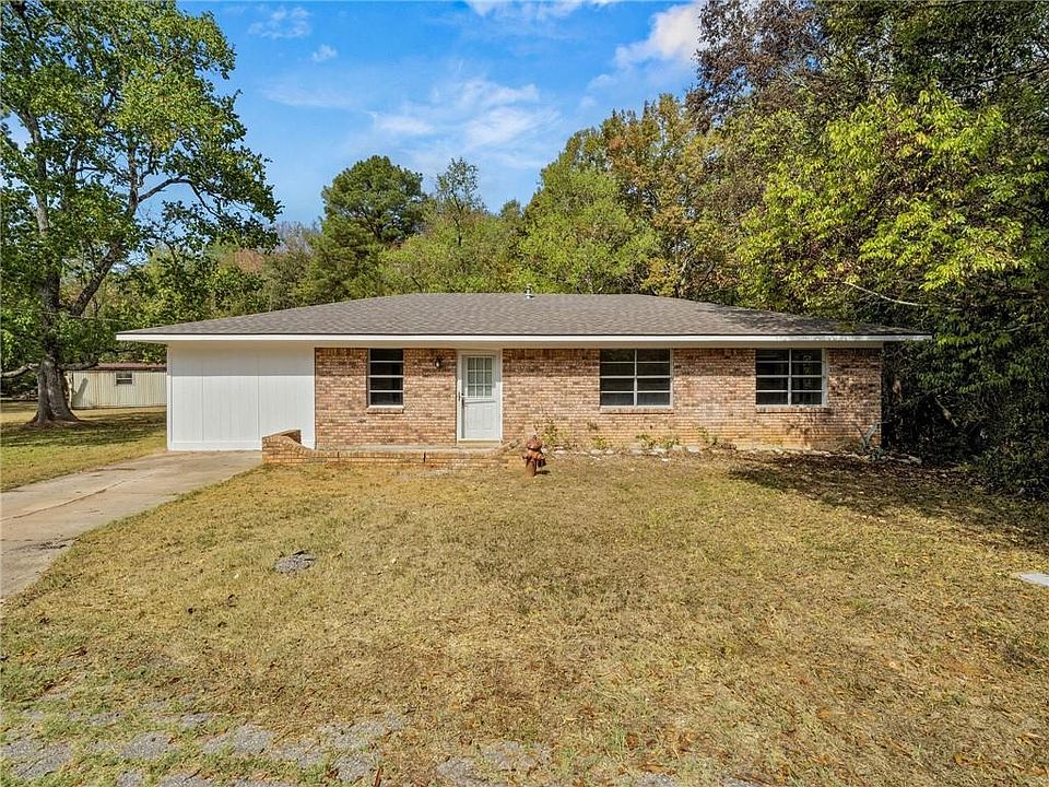 1st image of 135 Circle Dr