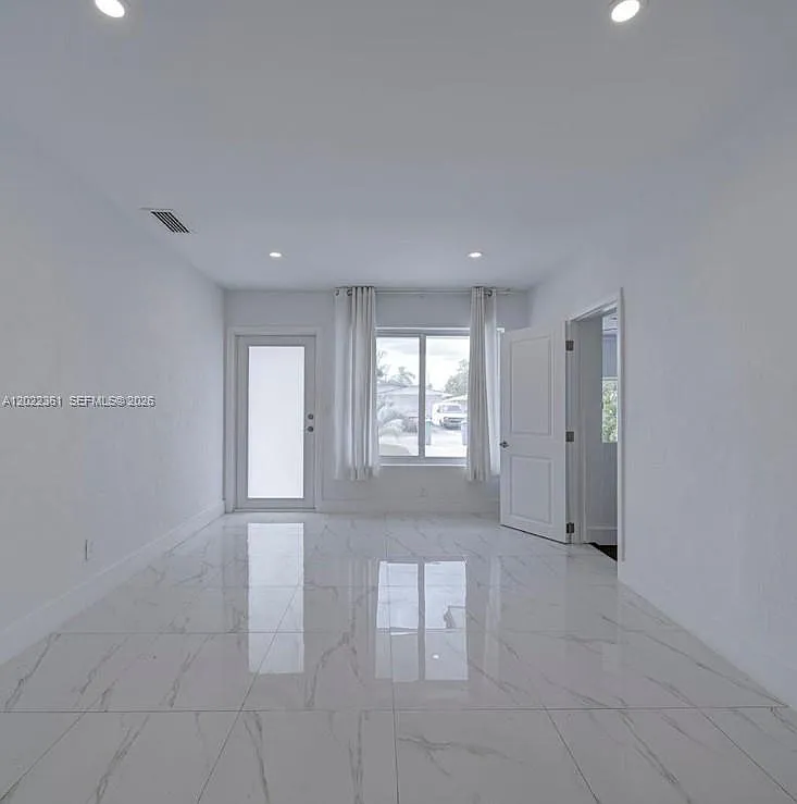 Building Photo - 6561 SW 30th St