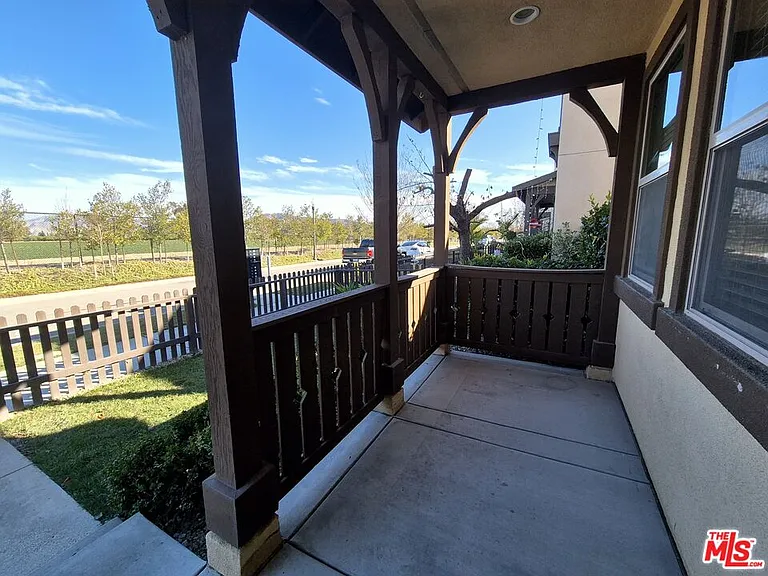383 Silktree Ave — Photo 27