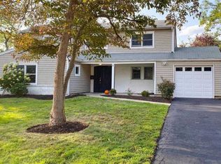 1 Lendale Pl, Huntington, NY 11743