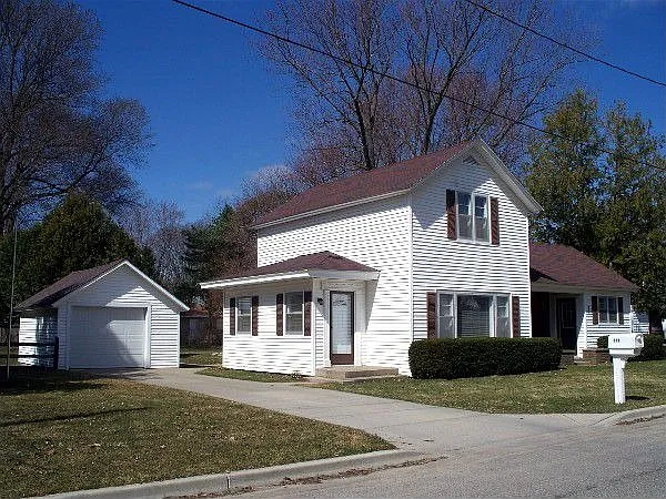 813 Farnsworth St photo 1