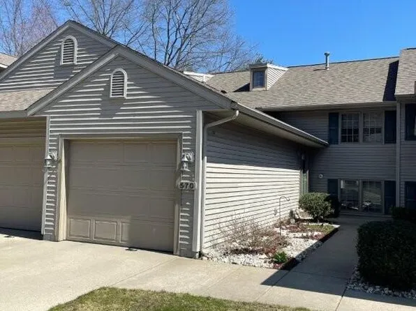 570 Tournament Cir, Muskegon, MI 49444
