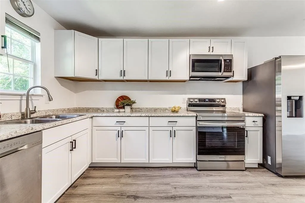 2 bed, 1.5 bath, 1024 sqft, $1,300 — Photo 4