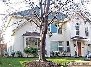 2762 Fort Scott Dr, Arlington, VA 22202