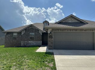 5718 E Park Pl, Strafford, MO 65757