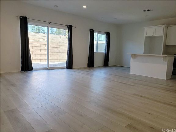 3rd image of 4456 Lilac Cir