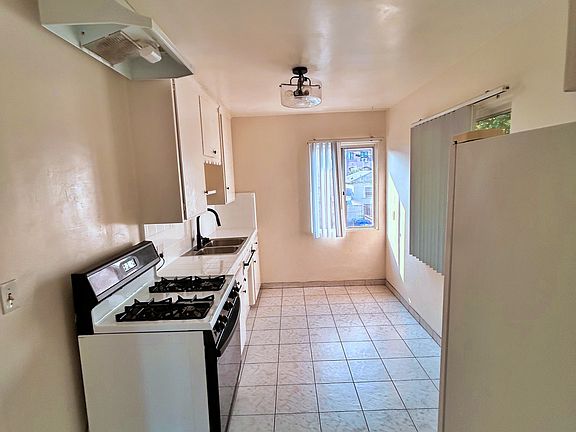 3rd image of 3126-3132 Garrison St
