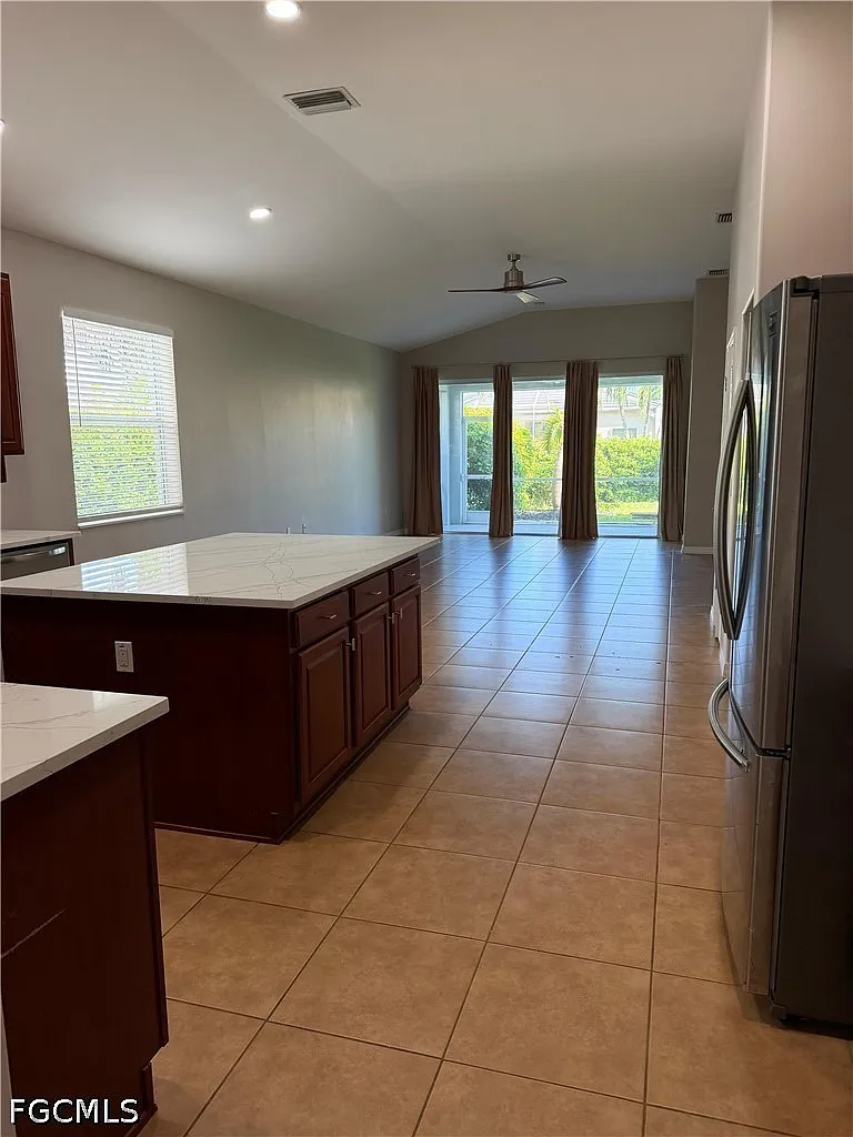 4 bed, 2.0 bath, 2203 sqft, $2,600 — Photo 3