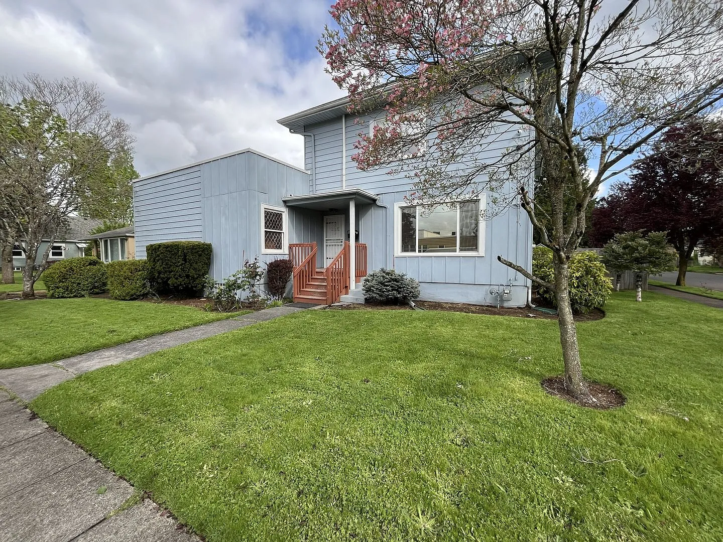 Expansive 4BR 2,900+ Sq Ft Home with Theater-Style Living Room & Bonus Hobby Workshop — Photo 2