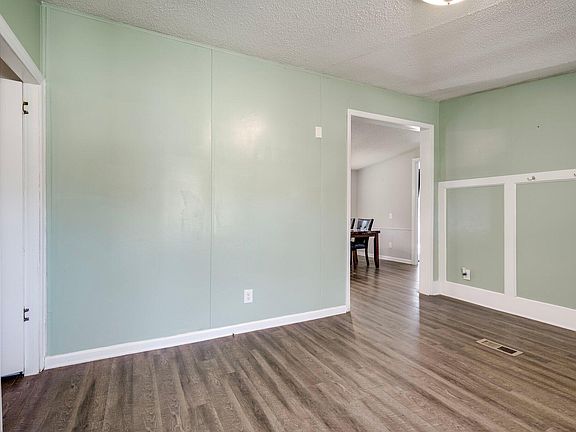 3rd image of 914 Ginger Hill Rd