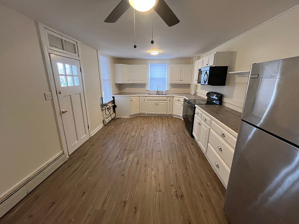 2nd image of 886 Market St