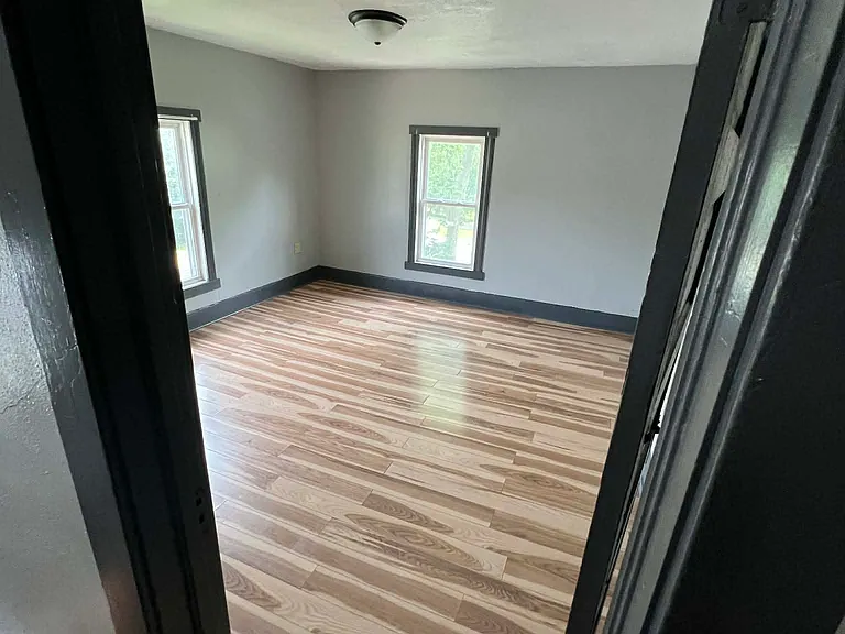 1612 Clifton Ave — Photo 8